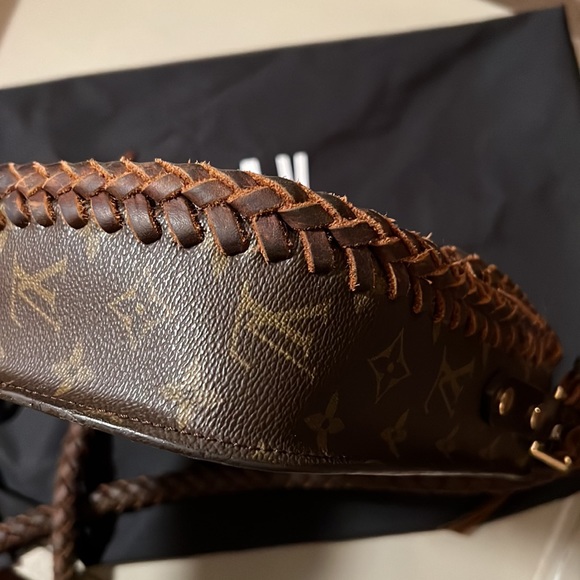 Leather & Vodka Louis Vuitton Saint Cloud - Picture 10 of 15